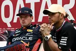 Foto zur News: Max Verstappen (Red Bull) und Lewis Hamilton (Mercedes)