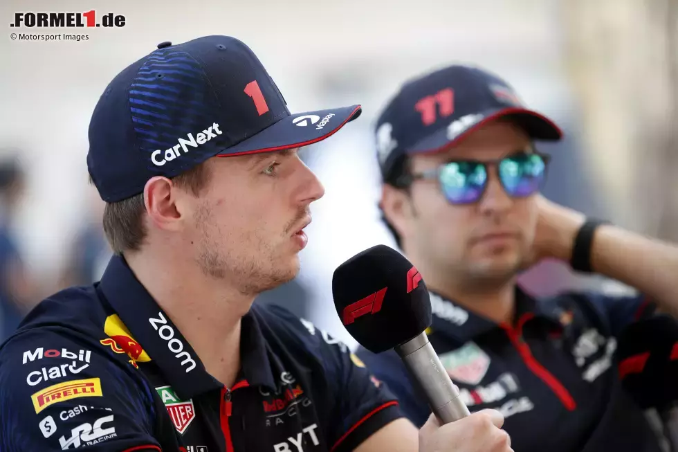 Foto zur News: Max Verstappen (Red Bull) und Sergio Perez (Red Bull)