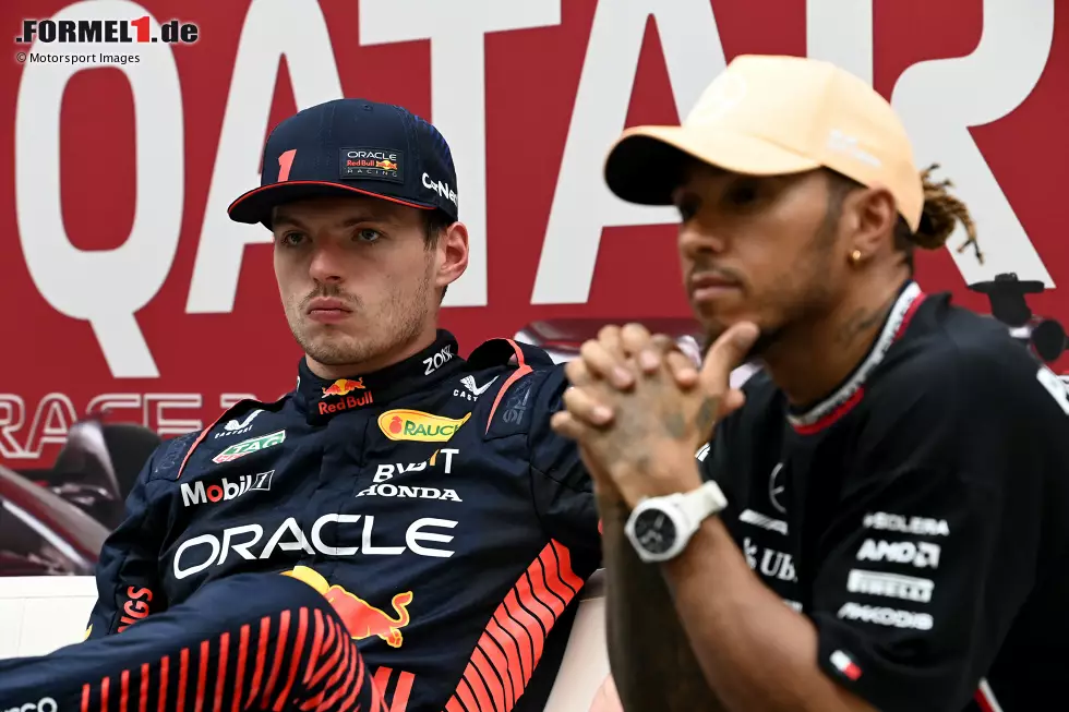 Foto zur News: Max Verstappen (Red Bull) und Lewis Hamilton (Mercedes)