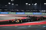 Foto zur News: Oscar Piastri (McLaren), George Russell (Mercedes) und Carlos Sainz (Ferrari)