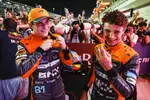 Foto zur News: Oscar Piastri (McLaren) und Lando Norris (McLaren)