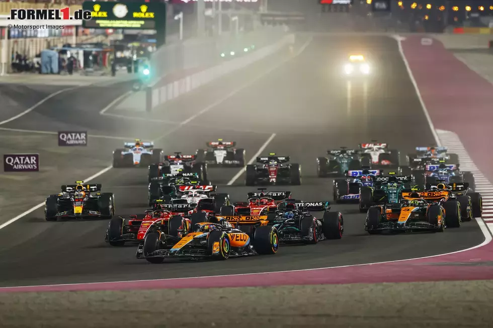 Foto zur News: Oscar Piastri (McLaren), Lando Norris (McLaren), Max Verstappen (Red Bull), George Russell (Mercedes), Carlos Sainz (Ferrari) und Charles Leclerc (Ferrari)