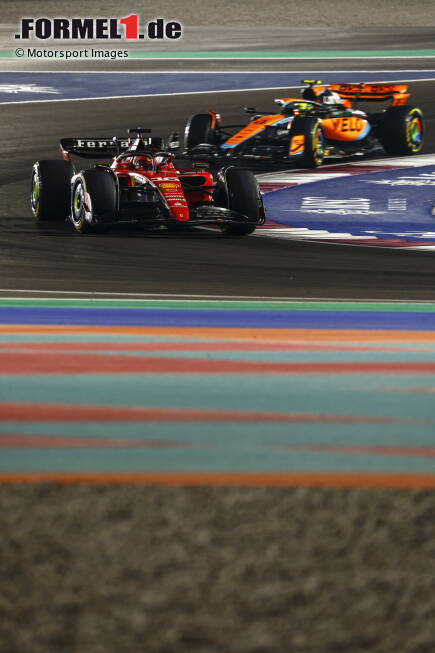 Foto zur News: Charles Leclerc (Ferrari) und Lando Norris (McLaren)