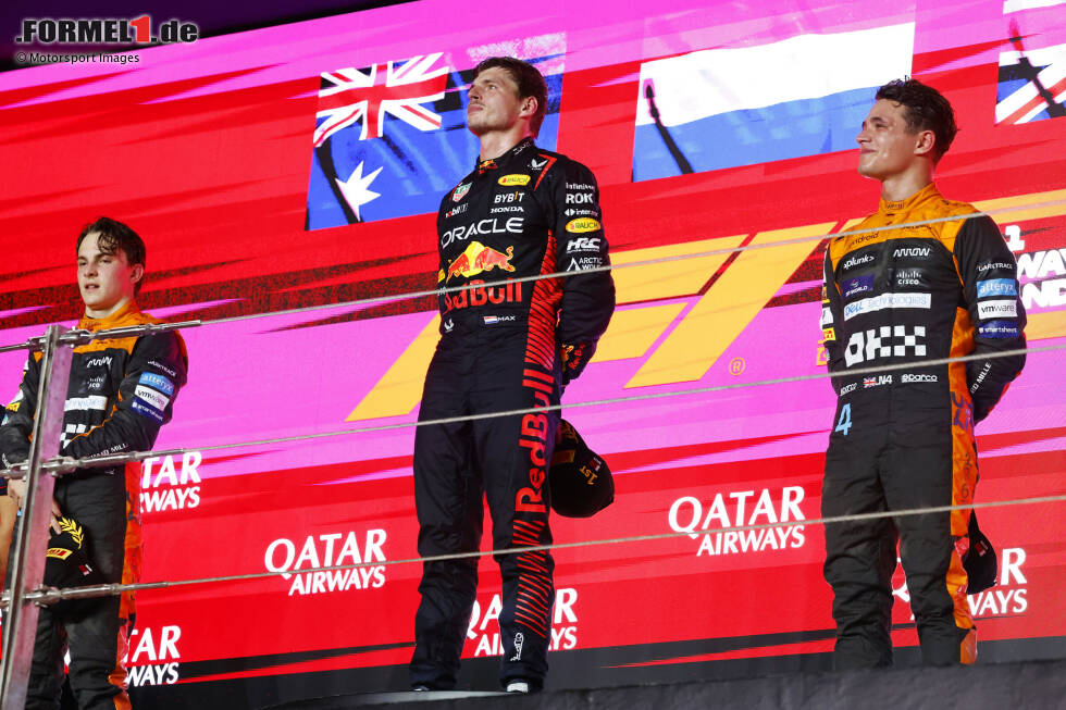 Foto zur News: Oscar Piastri (McLaren), Max Verstappen (Red Bull) und Lando Norris (McLaren)