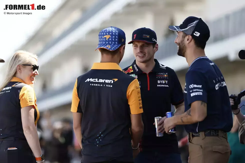 Foto zur News: Max Verstappen (Red Bull), Lando Norris (McLaren) und Daniel Ricciardo