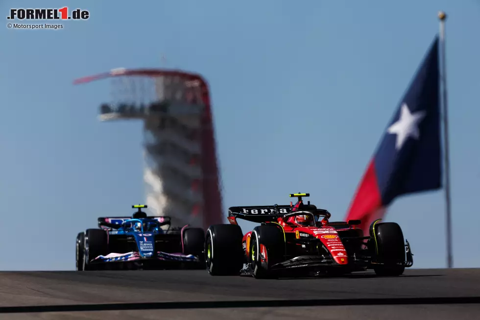 Foto zur News: Carlos Sainz (Ferrari) und Pierre Gasly (Alpine)