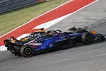 Foto zur News: Alexander Albon (Williams) und Oscar Piastri (McLaren)