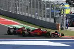 Foto zur News: Charles Leclerc (Ferrari) und Carlos Sainz (Ferrari)