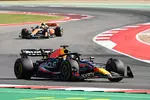 Foto zur News: Max Verstappen (Red Bull) und Lando Norris (McLaren)