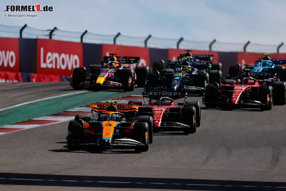 Foto zur News: Lando Norris (McLaren), Charles Leclerc (Ferrari), Carlos Sainz (Ferrari), Lewis Hamilton (Mercedes) und Max Verstappen (Red Bull)