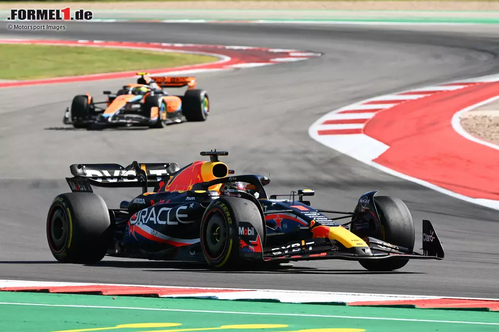 Foto zur News: Max Verstappen (Red Bull) und Lando Norris (McLaren)