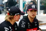 Foto zur News: Guanyu Zhou (Alfa Romeo) und Valtteri Bottas (Alfa Romeo)