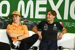 Foto zur News: Oscar Piastri (McLaren) und George Russell (Mercedes)