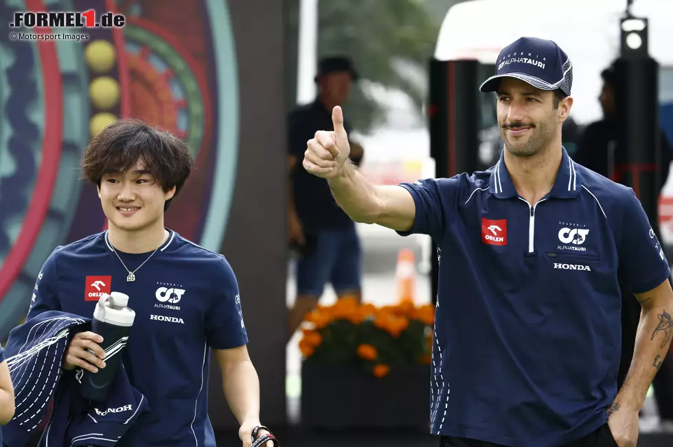 Foto zur News: Yuki Tsunoda (AlphaTauri) und Daniel Ricciardo (AlphaTauri)