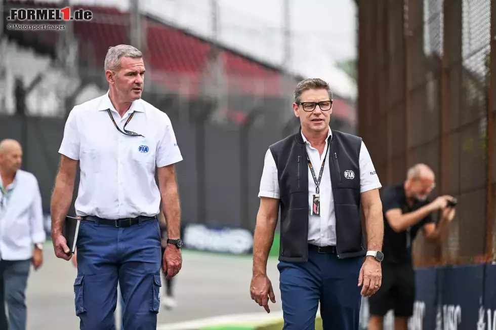 Foto zur News: FIA-Rennleiter Niels Wittich und Safety-Car-Fahrer Bernd Mayländer