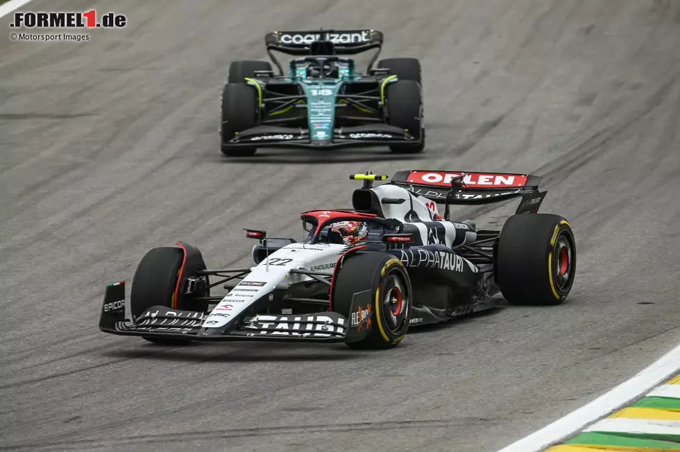 Foto zur News: Yuki Tsunoda (AlphaTauri) und Lance Stroll (Aston Martin)