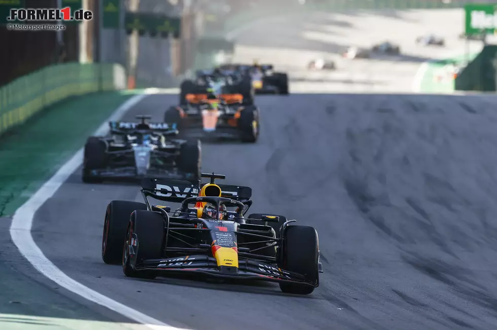 Foto zur News: Max Verstappen (Red Bull), George Russell (Mercedes) und Lando Norris (McLaren)