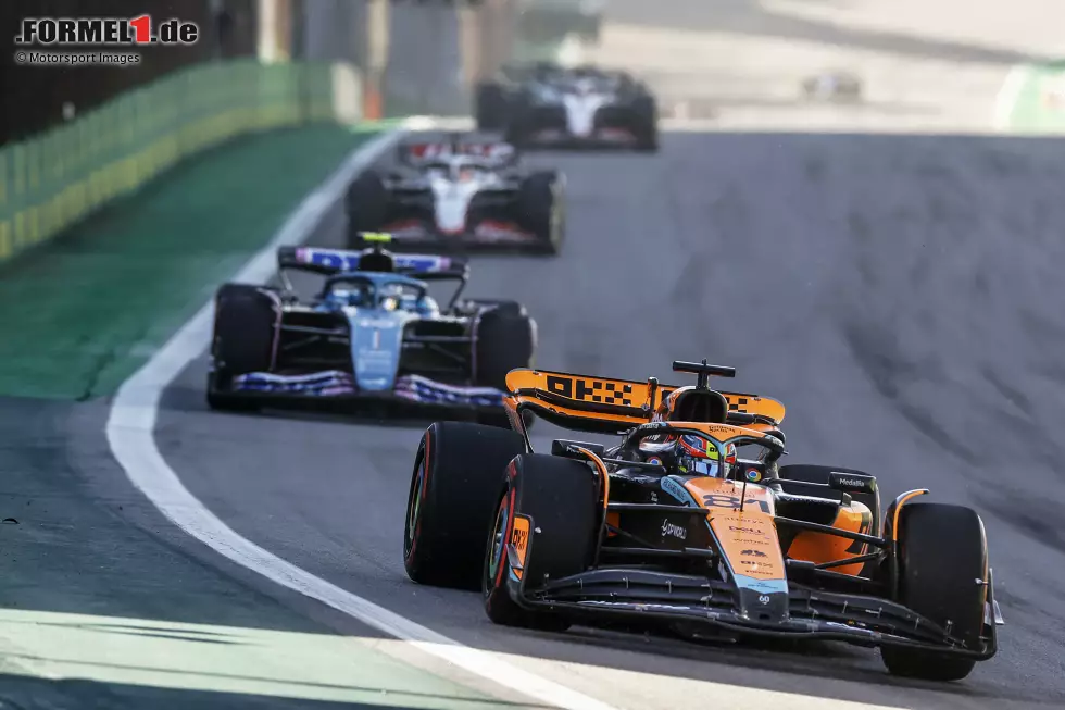 Foto zur News: Oscar Piastri (McLaren), Pierre Gasly (Alpine) und Kevin Magnussen (Haas)