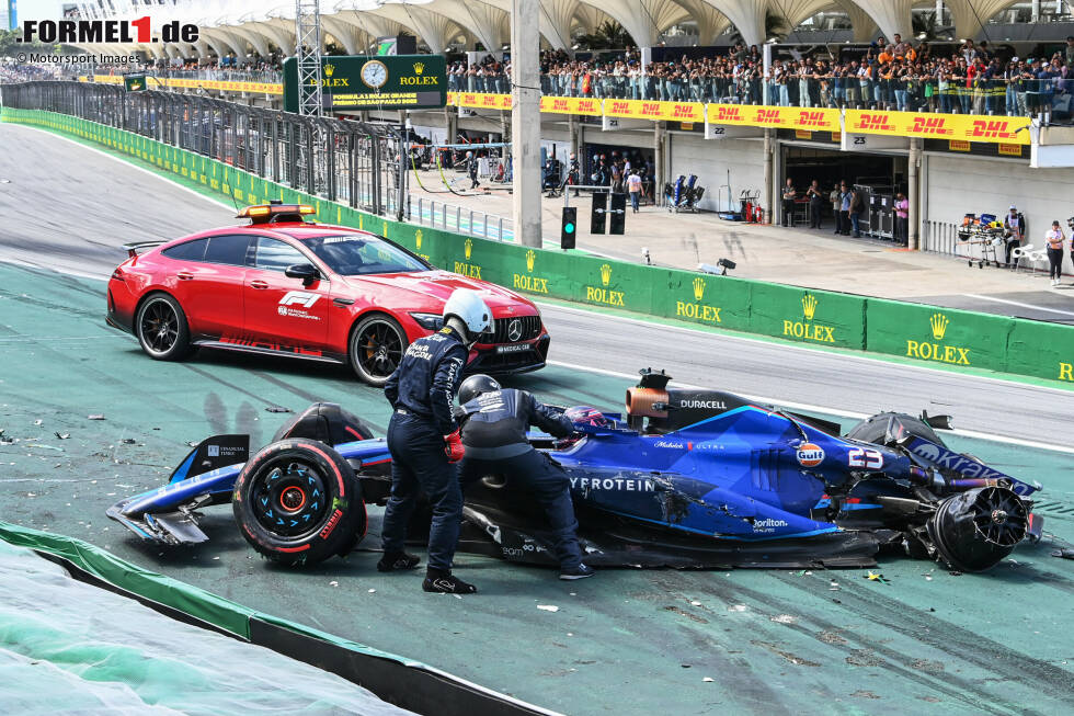 Foto zur News: Alexander Albon (Williams) und Kevin Magnussen (Haas)