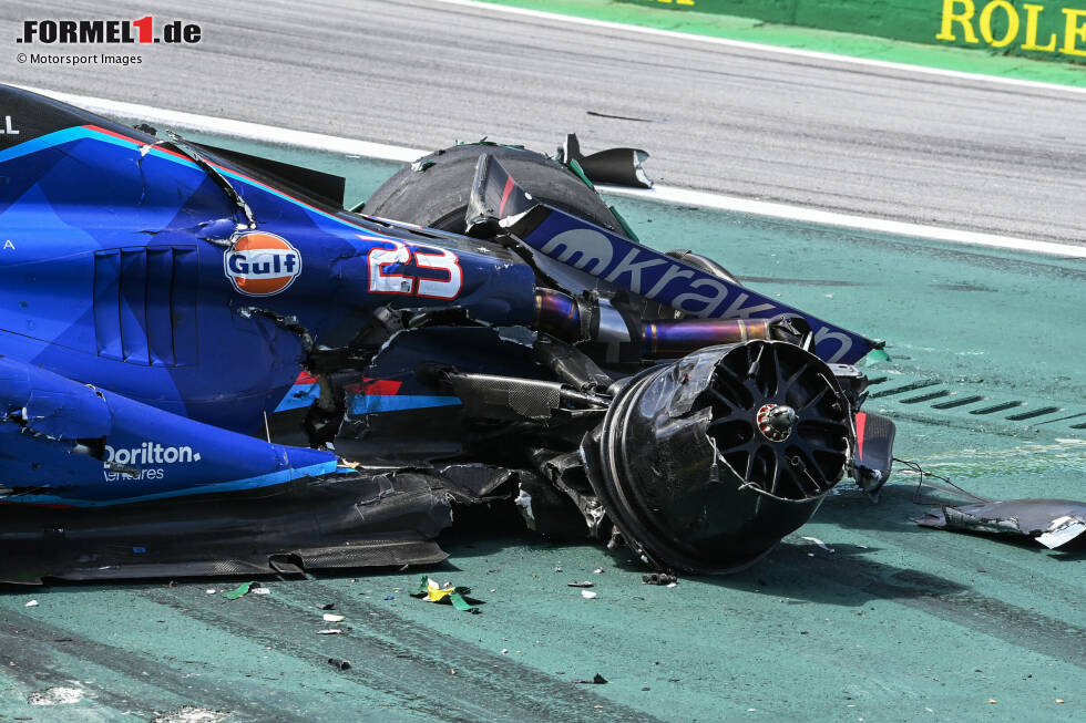 Foto zur News: Alexander Albon (Williams) und Kevin Magnussen (Haas)