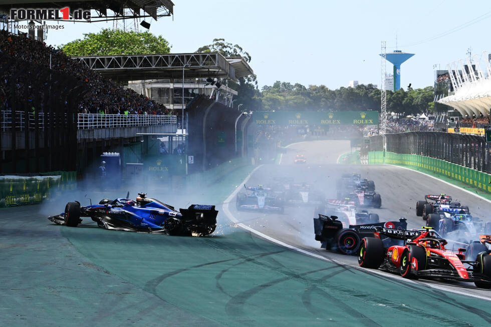 Foto zur News: Alexander Albon (Williams) und Kevin Magnussen (Haas)