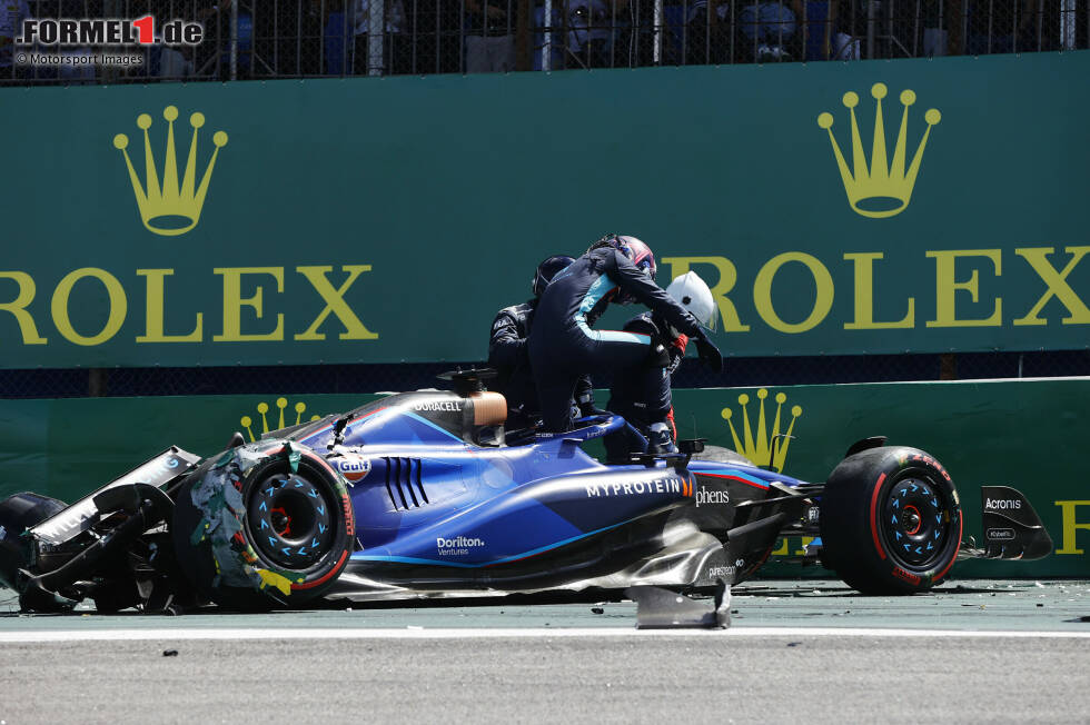 Foto zur News: Alexander Albon (Williams) und Kevin Magnussen (Haas)