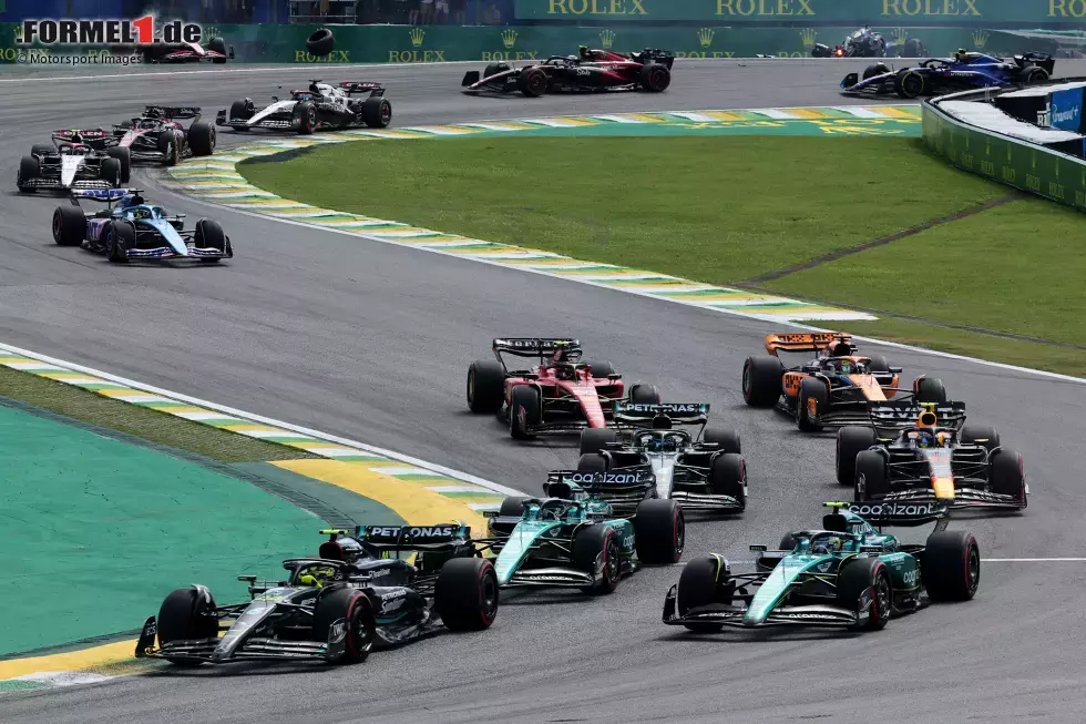 Foto zur News: Alexander Albon (Williams), Lewis Hamilton (Mercedes), Fernando Alonso (Aston Martin), Lance Stroll (Aston Martin) und Kevin Magnussen (Haas)