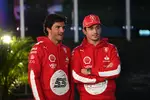 Foto zur News: Carlos Sainz (Ferrari) und Charles Leclerc (Ferrari)