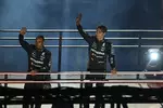 Foto zur News: Lewis Hamilton (Mercedes) und George Russell (Mercedes)