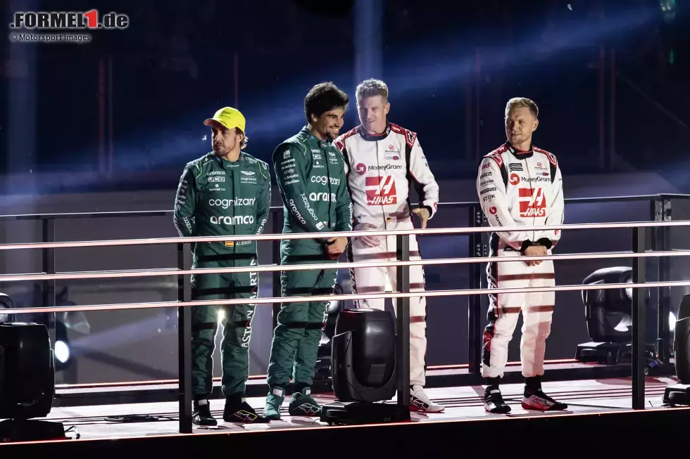 Foto zur News: Fernando Alonso (Aston Martin), Lance Stroll (Aston Martin), Nico Hülkenberg (Haas) und Kevin Magnussen (Haas)