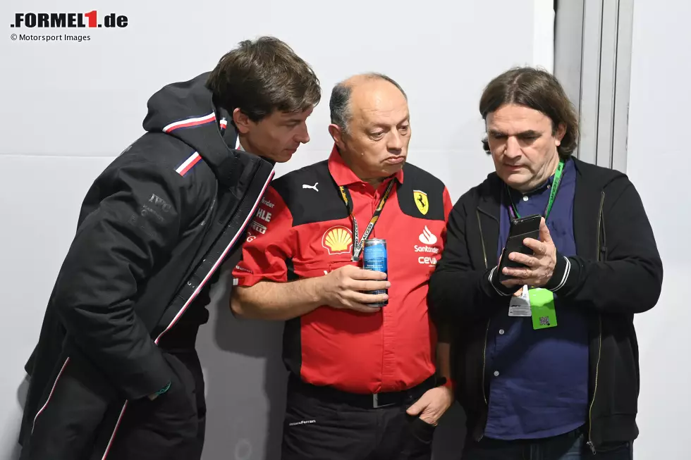 Foto zur News: Toto Wolff (Mercedes), Frederic Vasseur (Ferrari) und Adam Cooper