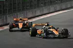 Foto zur News: Oscar Piastri (McLaren) und Lando Norris (McLaren)