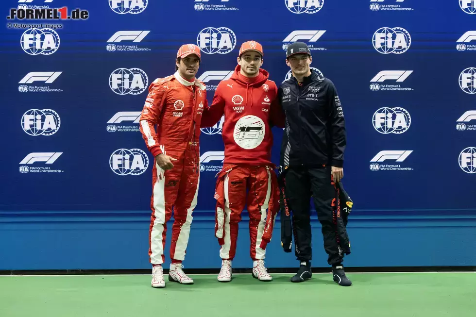 Foto zur News: Charles Leclerc (Ferrari), Carlos Sainz (Ferrari) und Max Verstappen (Red Bull)