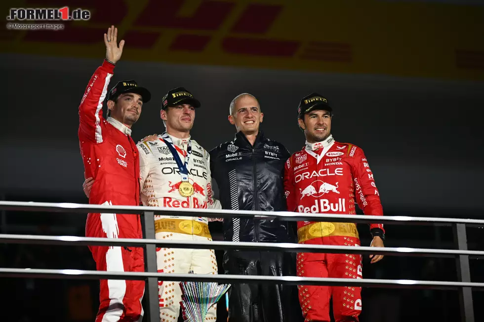 Foto zur News: Charles Leclerc (Ferrari), Max Verstappen (Red Bull) und Sergio Perez (Red Bull)