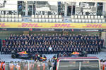 Foto zur News: Max Verstappen (Red Bull), Sergio Perez (Red Bull), Christian Horner und Helmut Marko auf dem Gruppenfoto