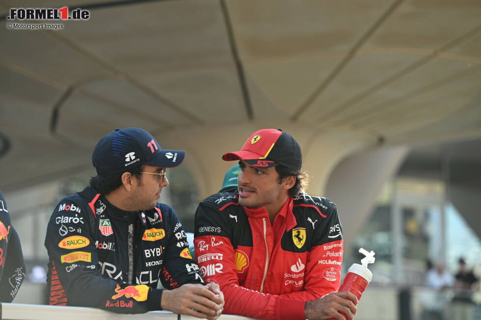 Foto zur News: Sergio Perez (Red Bull) und Carlos Sainz (Ferrari)