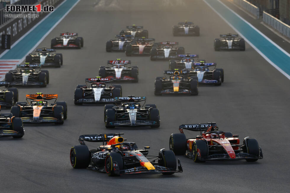 Foto zur News: Max Verstappen (Red Bull), Charles Leclerc (Ferrari), Oscar Piastri (McLaren), Lando Norris (McLaren) und George Russell (Mercedes)