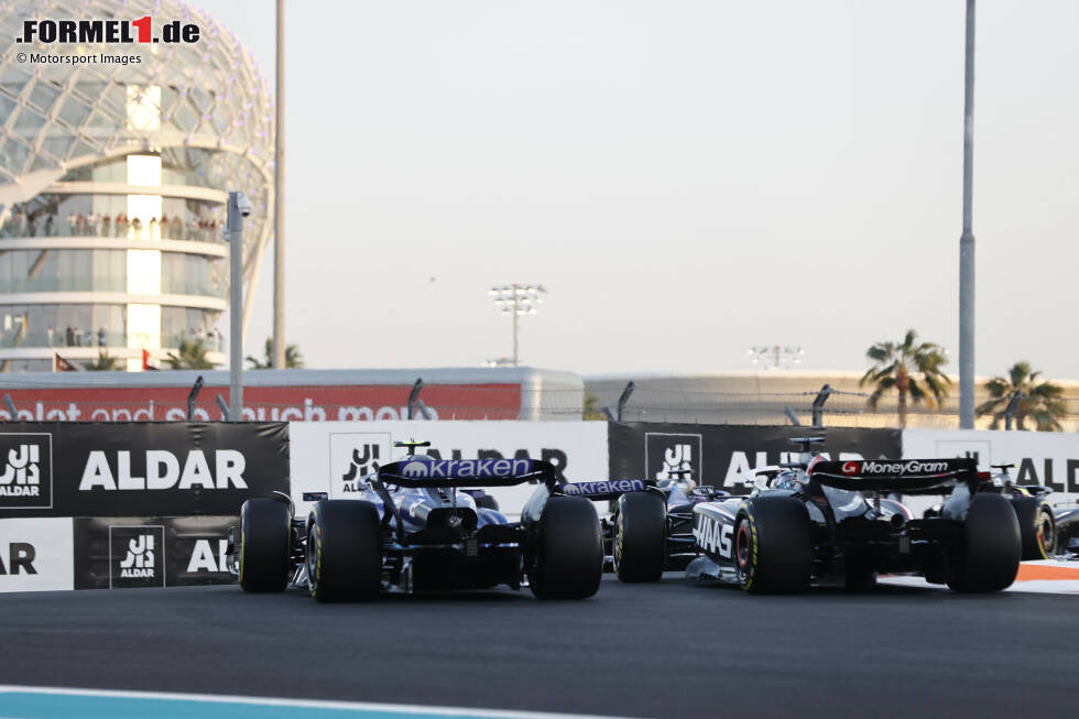 Foto zur News: Logan Sargeant (Williams) und Kevin Magnussen (Haas)