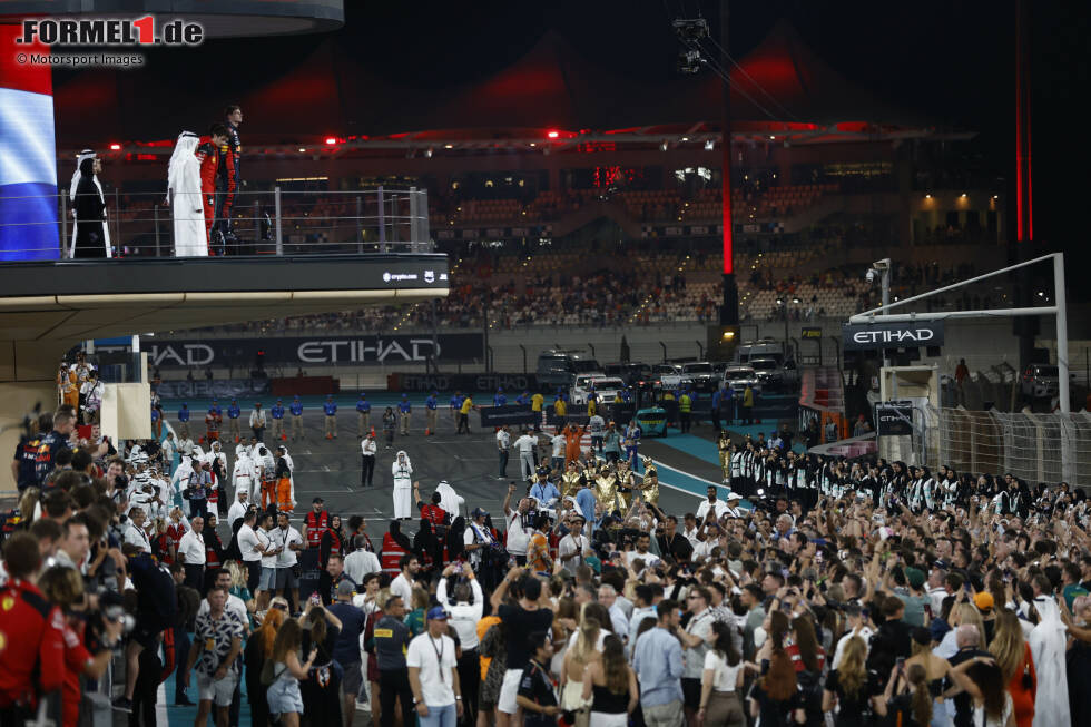 Foto zur News: Charles Leclerc (Ferrari) und Max Verstappen (Red Bull)