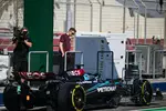 Foto zur News: Nico Hülkenberg (Haas) und George Russell (Mercedes)