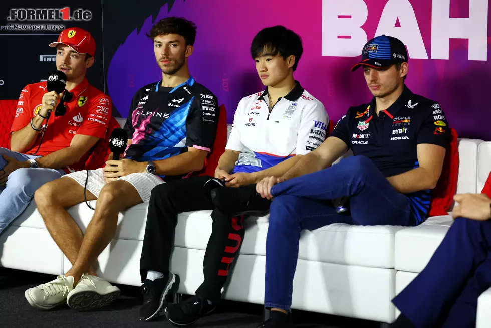 Foto zur News: Charles Leclerc (Ferrari), Pierre Gasly (Alpine), Yuki Tsunoda (Racing Bulls) und Max Verstappen (Red Bull)