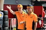 Foto zur News: Oscar Piastri (McLaren) und Lando Norris (McLaren)