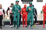 Foto zur News: Lance Stroll (Aston Martin) und Fernando Alonso (Aston Martin)