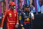 Foto zur News: Carlos Sainz (Ferrari) und Sergio Perez (Red Bull)