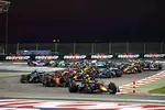 Foto zur News: Max Verstappen (Red Bull), Charles Leclerc (Ferrari), George Russell (Mercedes), Sergio Perez (Red Bull) und Carlos Sainz (Ferrari)