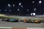 Foto zur News: Max Verstappen (Red Bull), Charles Leclerc (Ferrari), Sergio Perez (Red Bull), George Russell (Mercedes) und Fernando Alonso (Aston Martin)