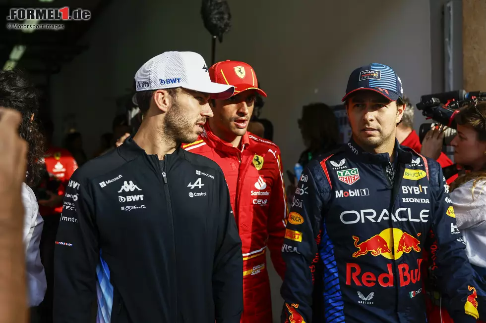 Foto zur News: Pierre Gasly (Alpine), Carlos Sainz (Ferrari) und Sergio Perez (Red Bull)