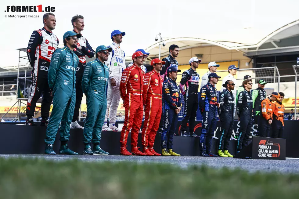 Foto zur News: Guanyu Zhou (Sauber), Kevin Magnussen (Haas), Nico Hülkenberg (Haas), Daniel Ricciardo (Racing Bulls), Yuki Tsunoda (Racing Bulls), Esteban Ocon (Alpine), Pierre Gasly (Alpine), Logan Sargeant (Williams), Valtteri Bottas (Sauber), Fernando Alonso (Aston M