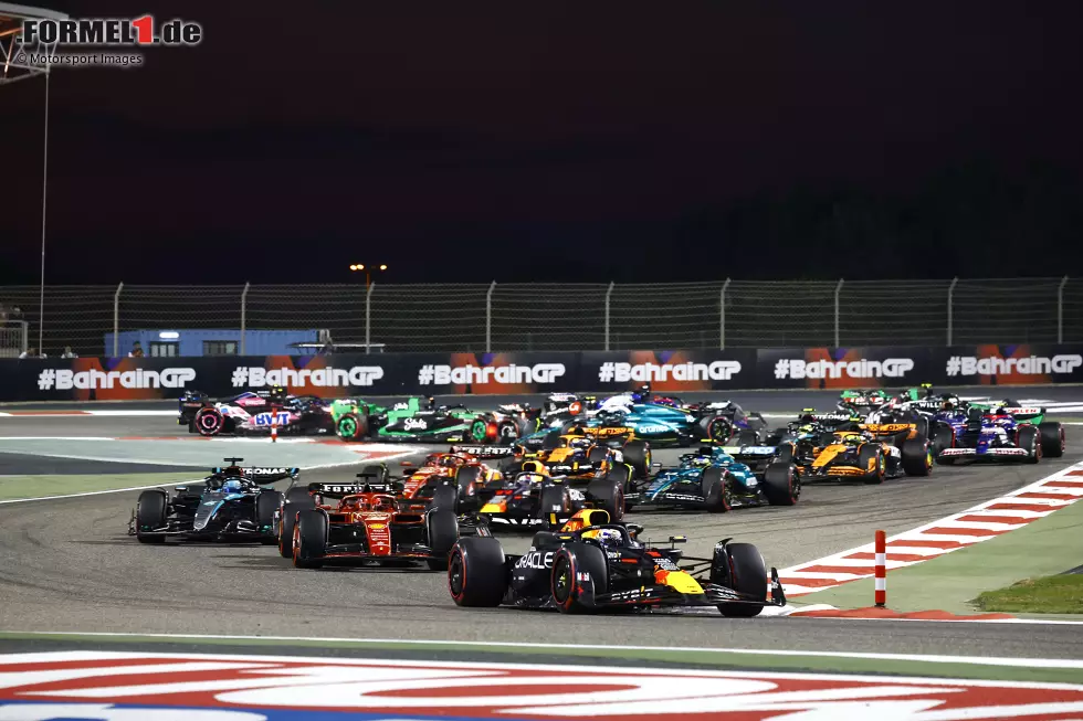 Foto zur News: Max Verstappen (Red Bull), Charles Leclerc (Ferrari), George Russell (Mercedes), Sergio Perez (Red Bull) und Carlos Sainz (Ferrari)