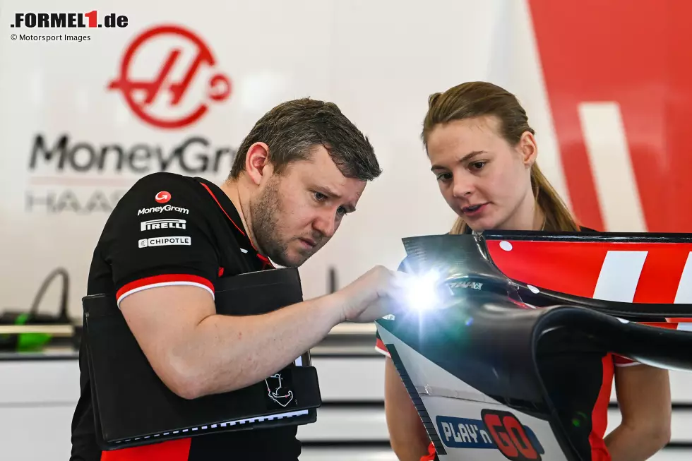 Foto zur News: Haas-Mechaniker